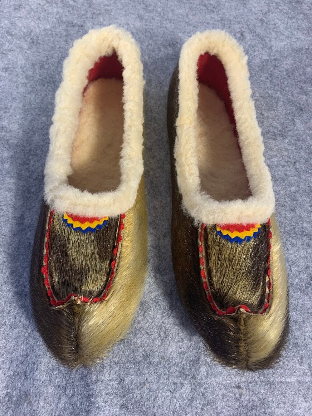 Vintage Scandinavian Reindeer Fur Moccasin Slippers | M Size 10-10.5, W 11.5-12